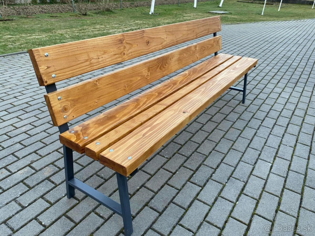 Masívne záhradné lavičky