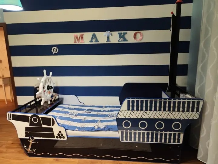 Namornicka detska postel