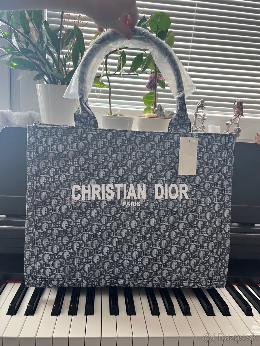 Úplne nová priestranná kabelka