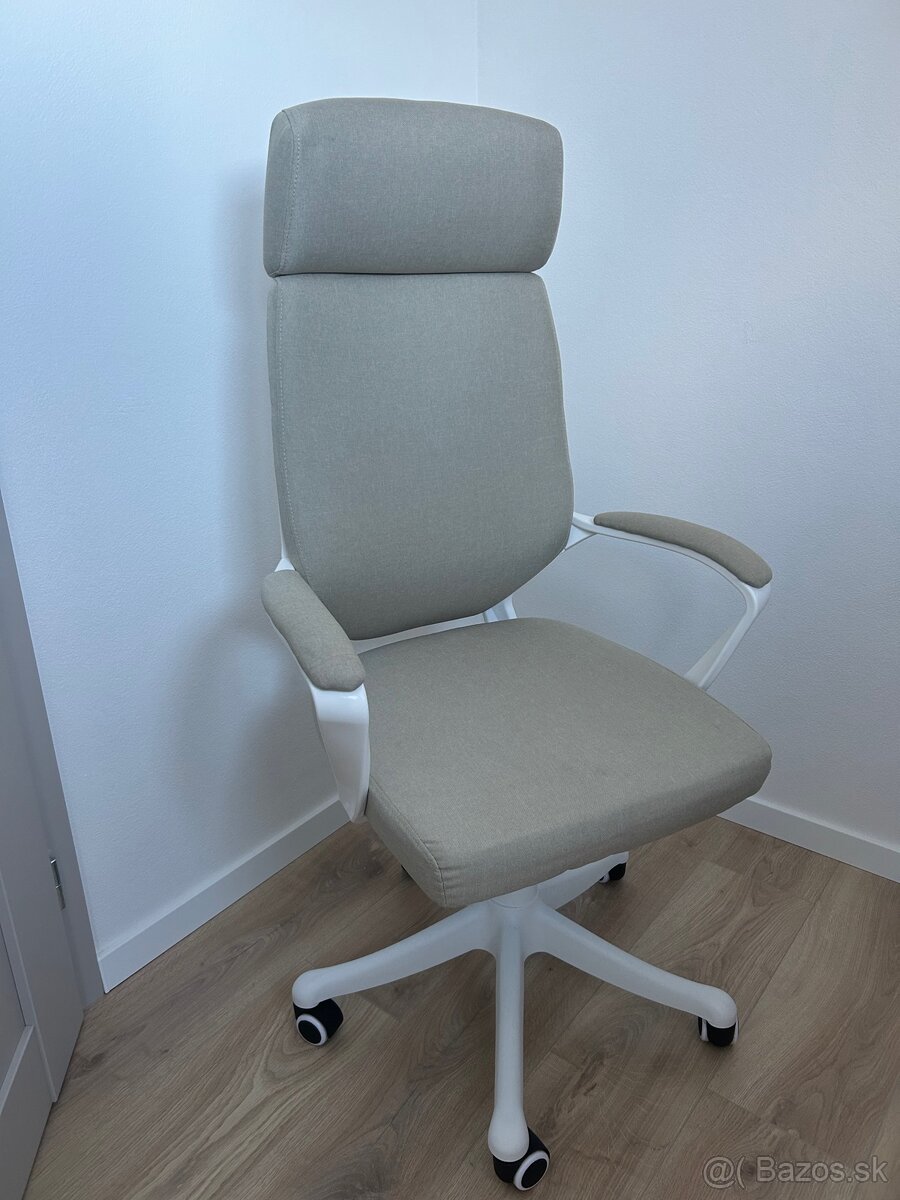 Kacelárska stolička