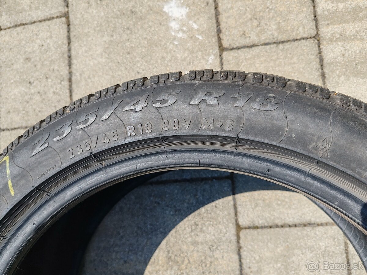 Predam zimné pneu 235/45 R18