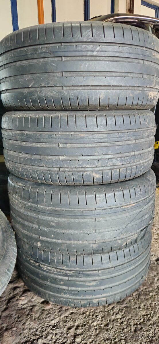 Dunlop 245/40R18