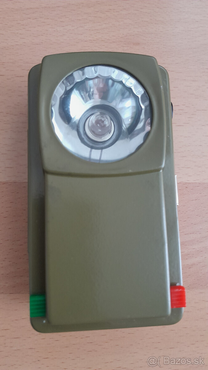 Predám starú ručnú baterku na 4,5V batériu