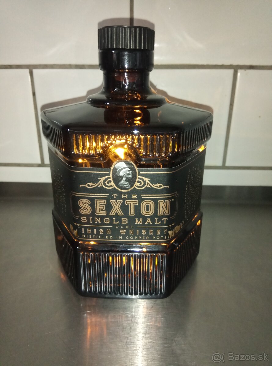 Lampa z fľaše írskej whiskey Sexton Single Malt