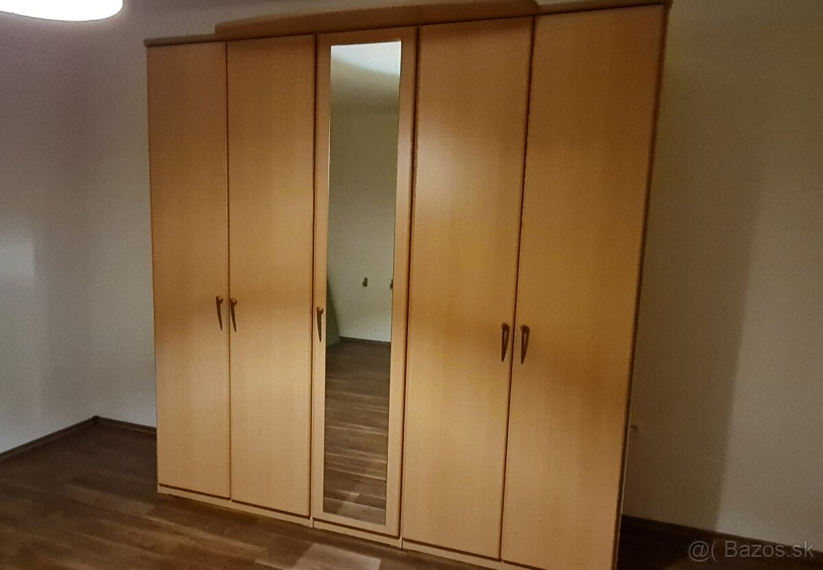 Veľká skriňa + dve komody