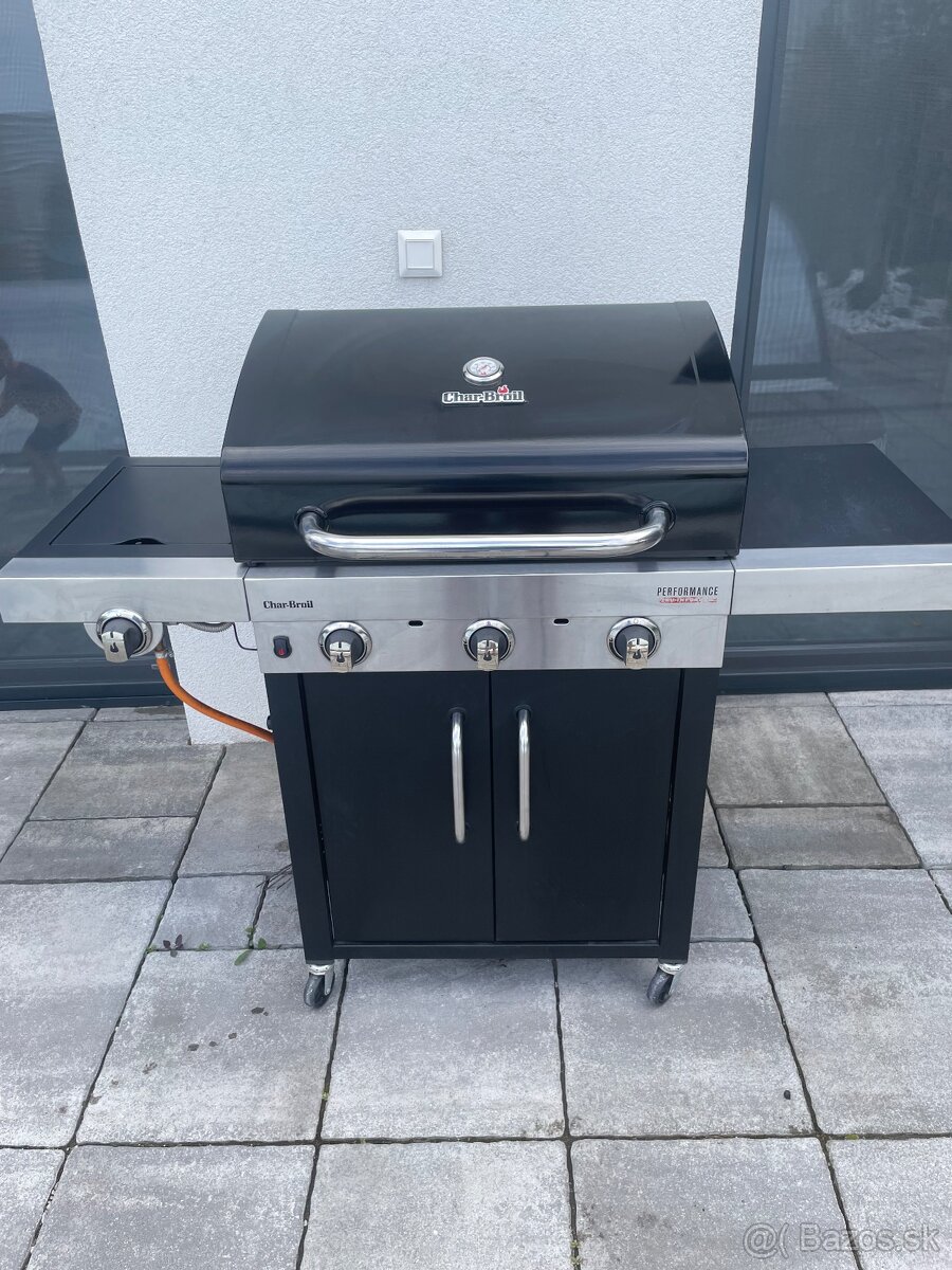 Plynový gril Char-Broil Performance 330B