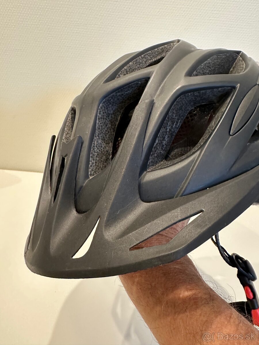 Cyklistická prilba čierna L/XL