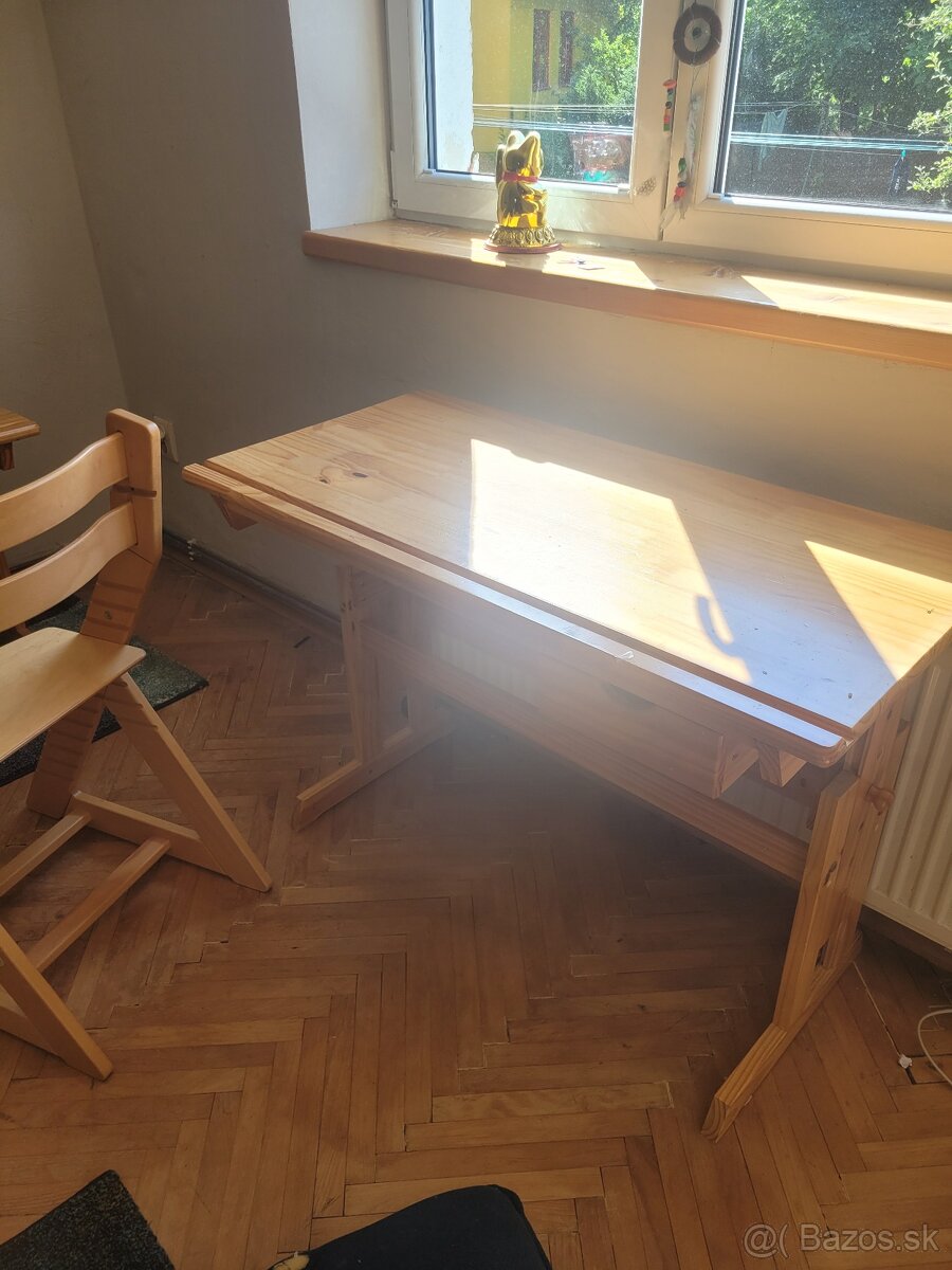 Predám detský rastúci stôl a 2 rastúce stoličky