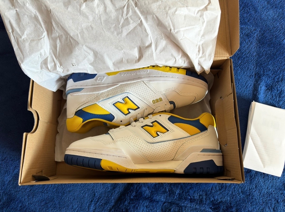 (2) New Balance 550