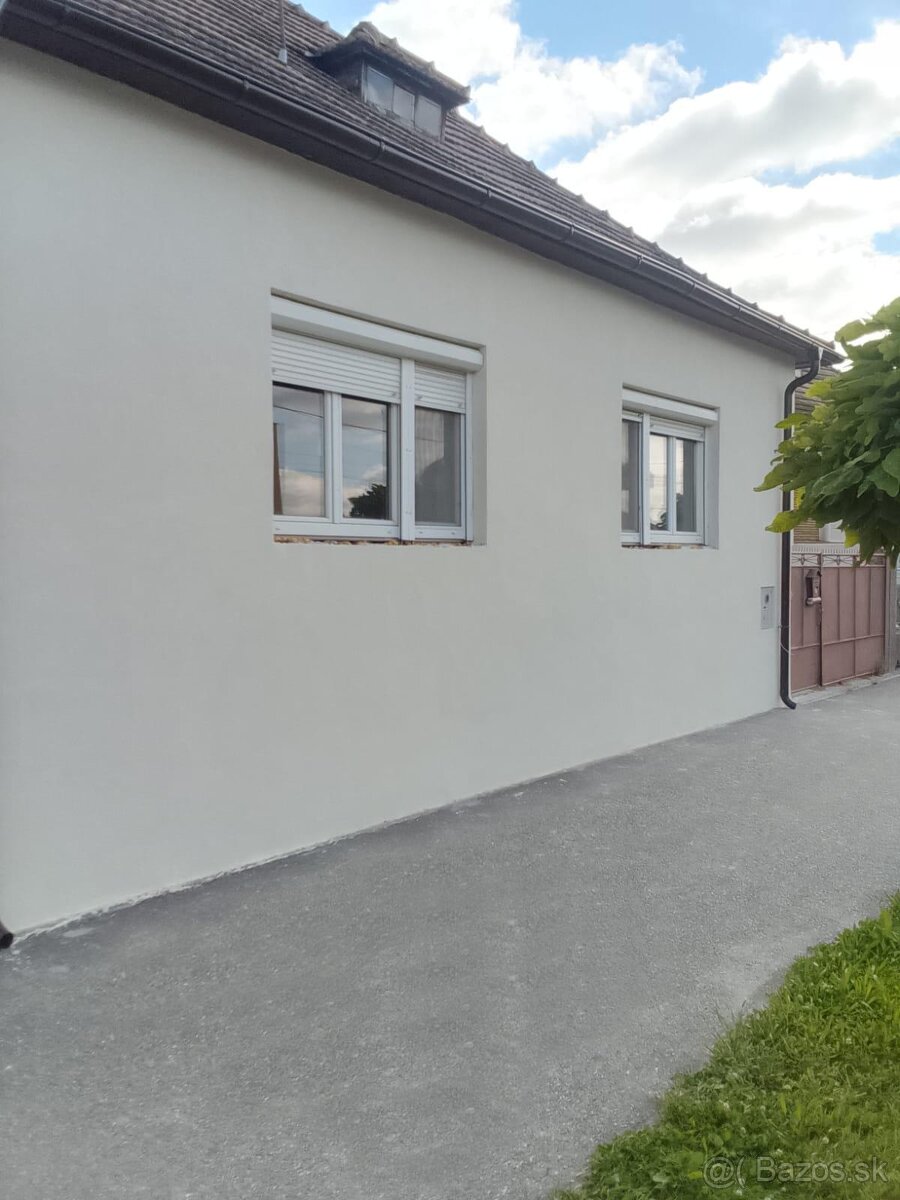 Zrekonštruovaný 4-izbový rodinný dom vo Veľkých Úľanoch