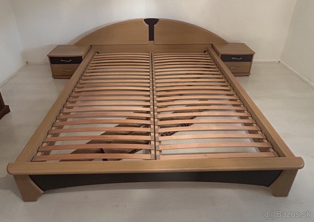 Manželská posteľ 180 x 200 + nočné stolíky