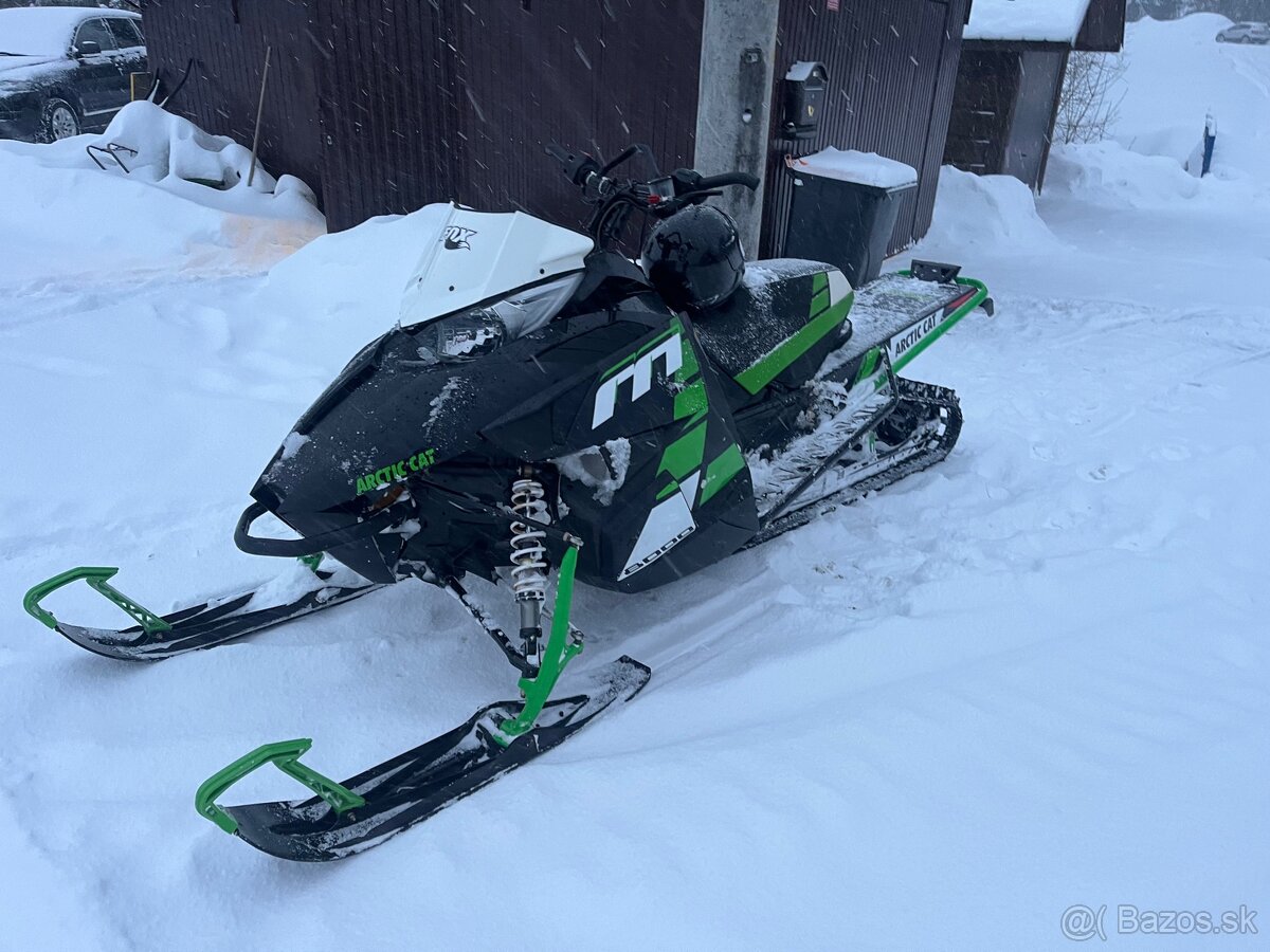 Snežny skúter Artic CAT