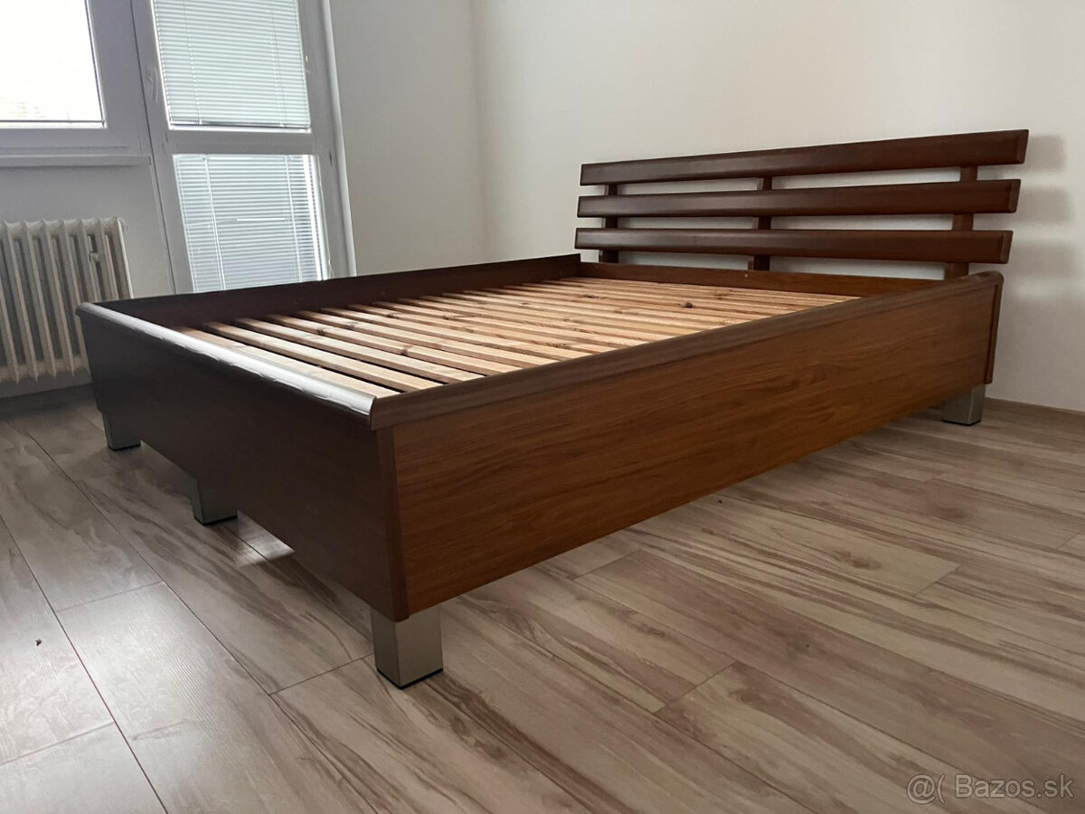 Manželska postel 180x200x40cm