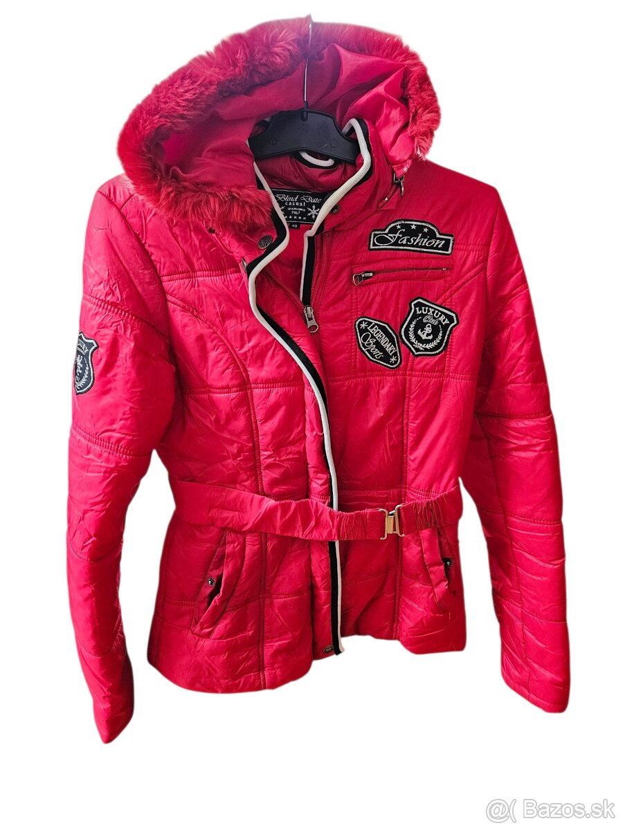 Zimná bunda s kapucňou