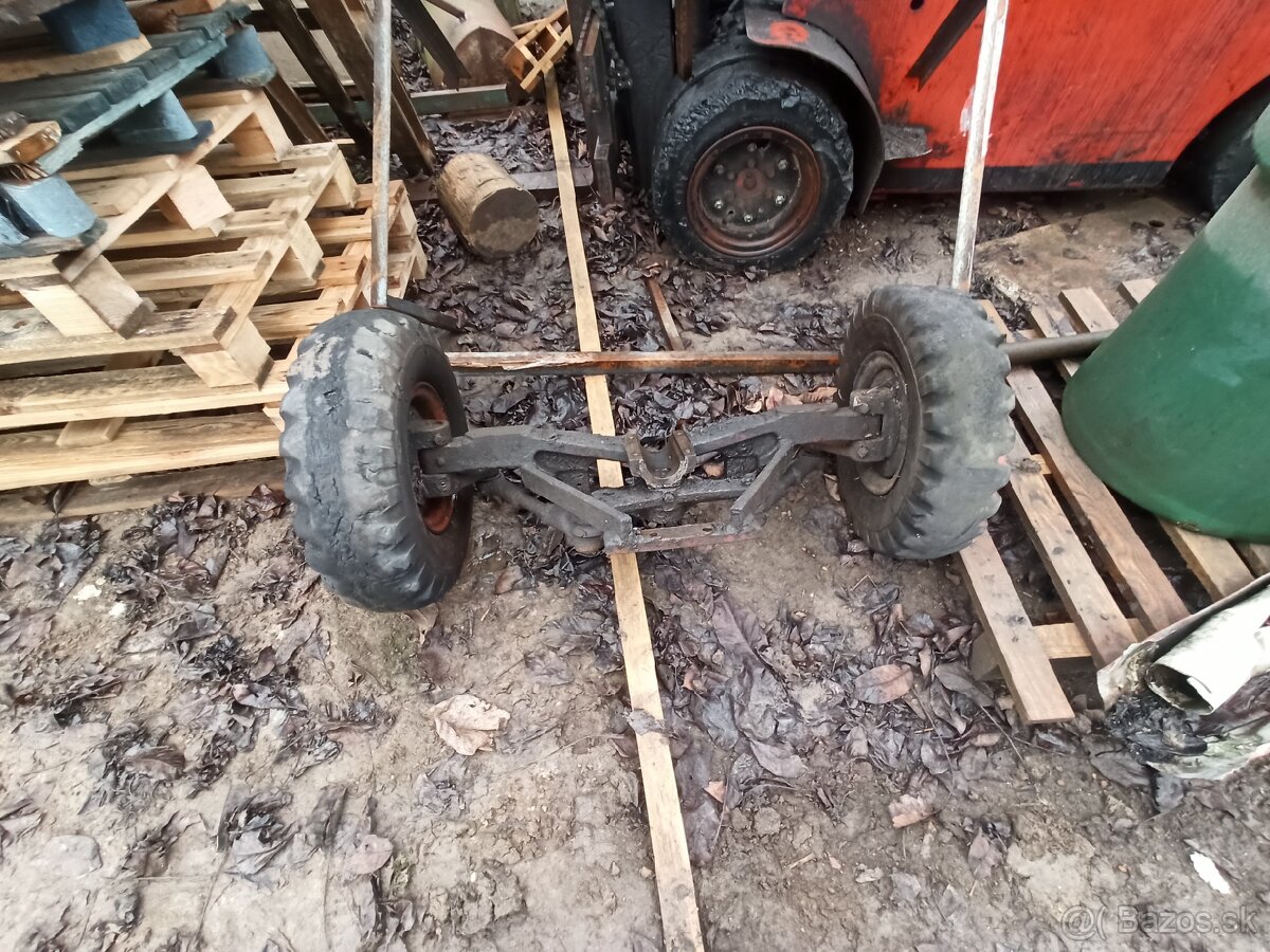 Malotraktor predná vykyvna náprava