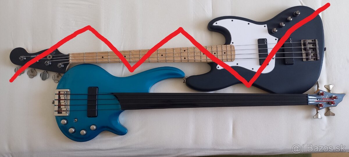 Bezpražcová basgitara Cort Curbow 4FL+ BOSS efekty