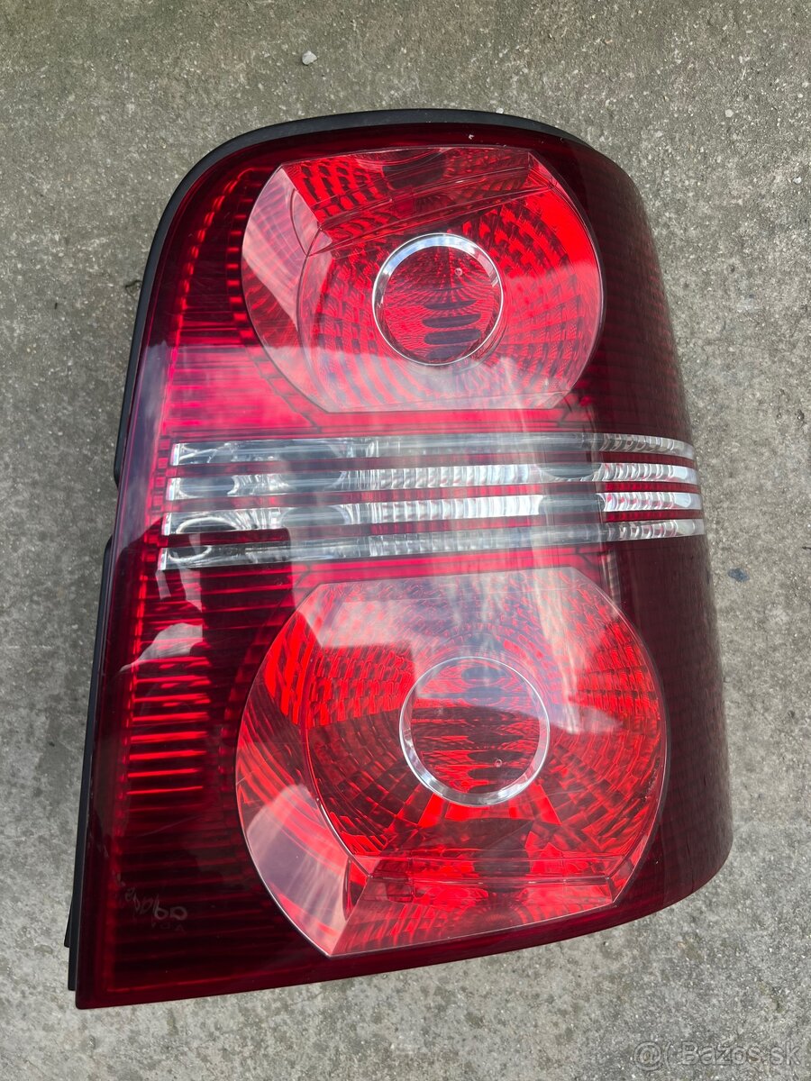 VW Touran zadne prave svetlo
