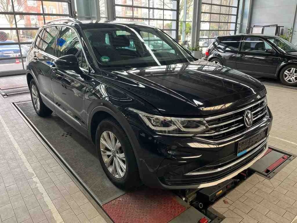 Tiguan Elegance PHEV 245k, MR2022, 1. Maji, DPH, ŤZ, Virtual