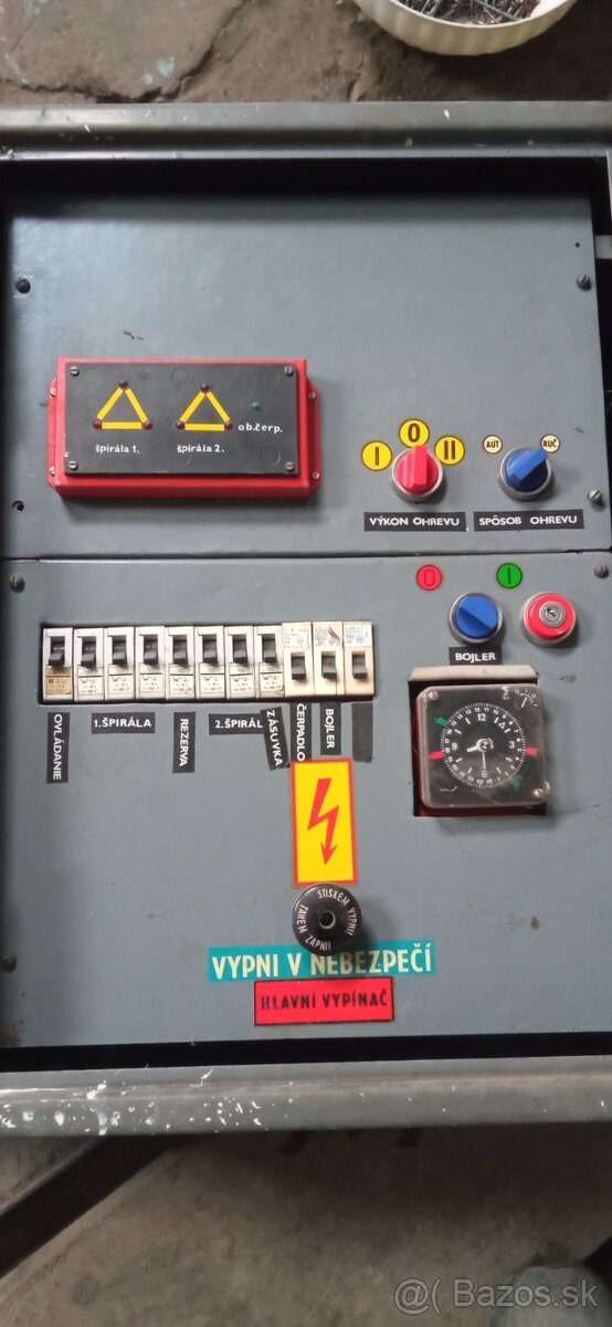 Rozdeľovač elektrického kúrenia, skrinka, rozvodňa, ističe