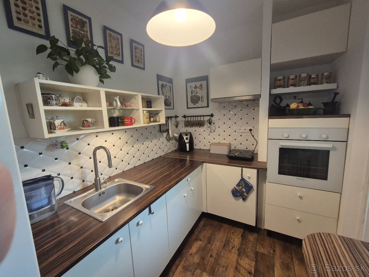 Predaj 2 izbový byt Bratislava, Rajecká