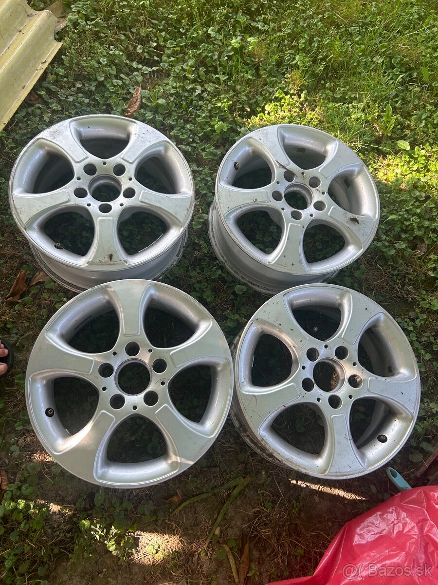 Elektrony 5x108