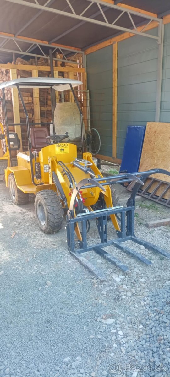 Nakladač 4x4