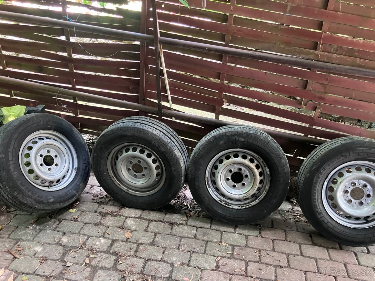 Pneumatiky gumy mercedes sprinter