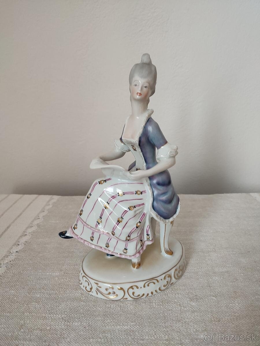 Holloháza žena s notami porcelánová soška