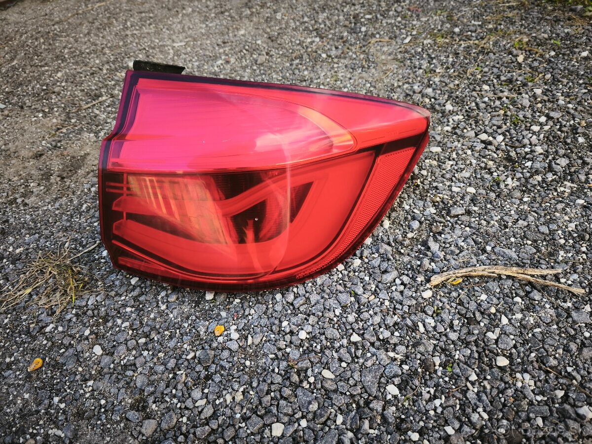 BMW 3 Touring F31 BMW LCI zadne svetlo prave 2SD012149-2 Led