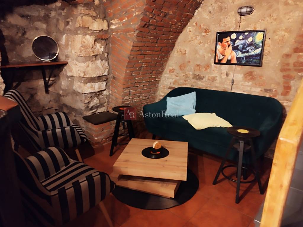 JEDINEČNÝ PRIESTOR v suteréne historickej budovy, Banská Bys