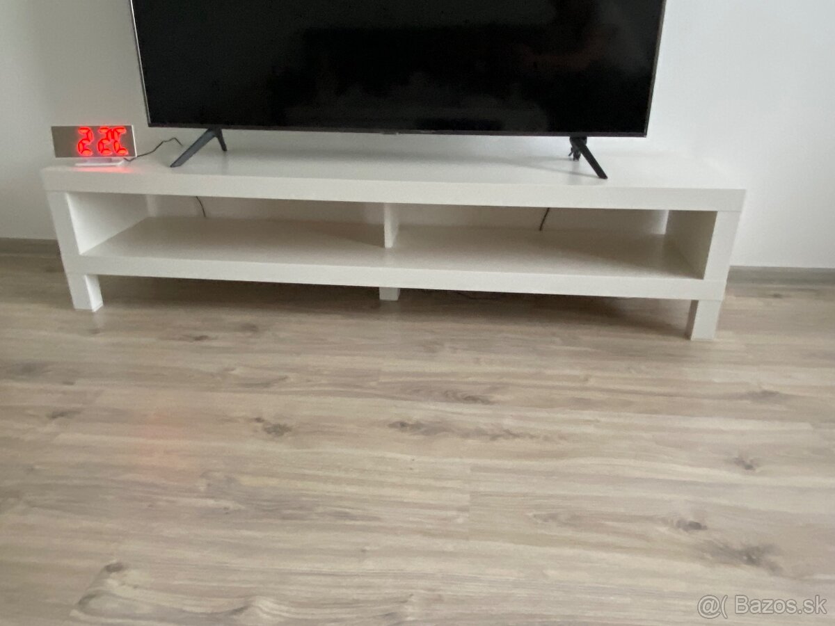 Stolík pod tv