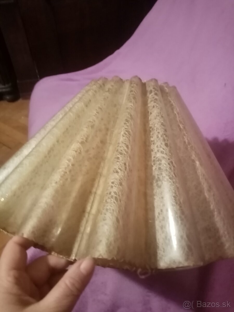 Tienidlo na lampu