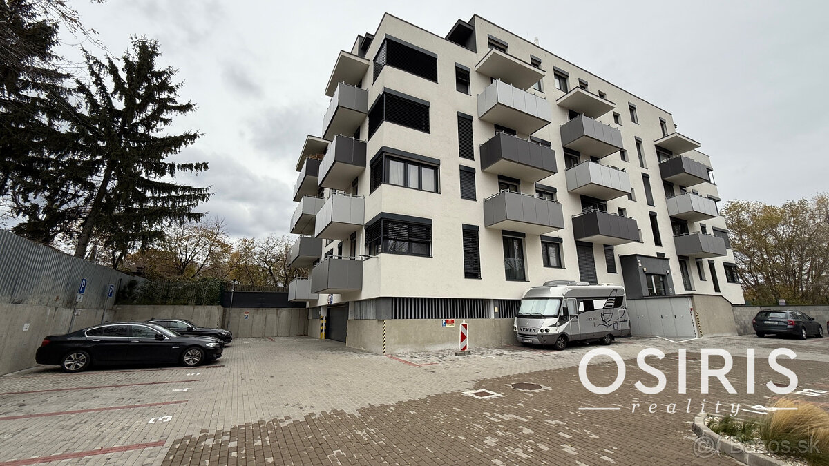 Zariadený 1i byt s balkónom, novostavba 2022, predzáhradka,
