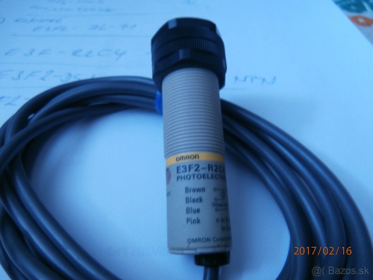 Optický snimač E3F2-R2C4,NPN.