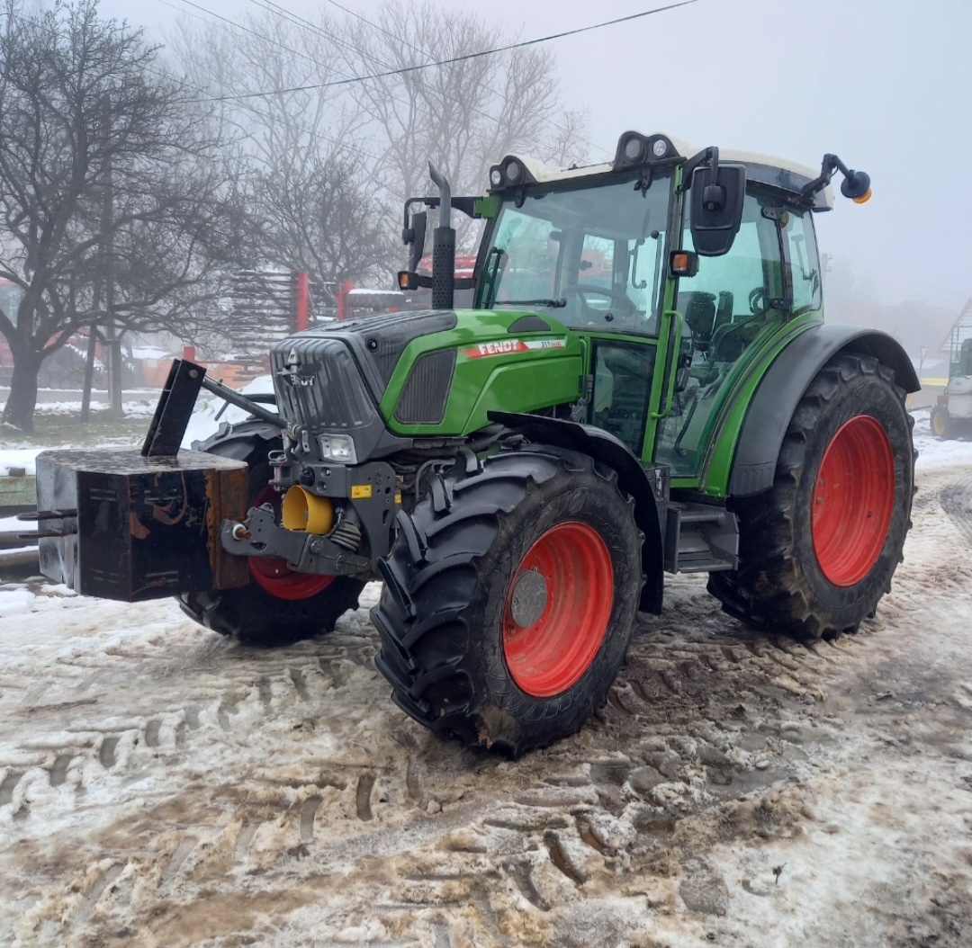 TRAKTOR FENDT 211 VARIO