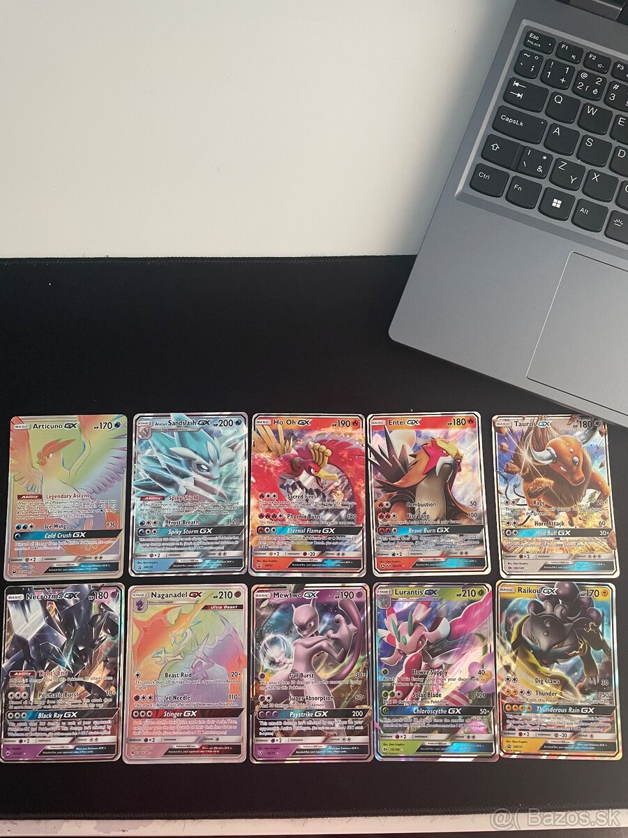 Pokémon kartičky – 300 ks + album + kovová krabička – 200 €