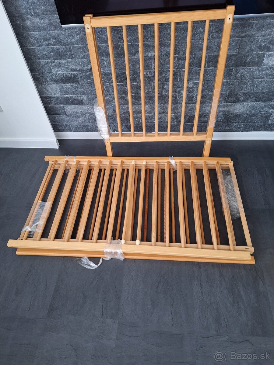 Detská drevená postielka