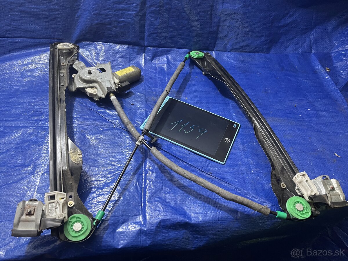 FORD FOCUS MK1 STAHOVACKA OKNA PREDNA PRAVA