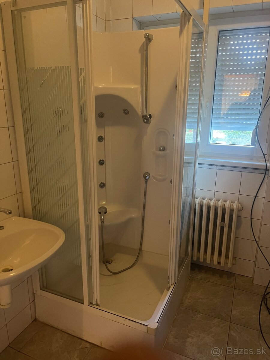 Darujem masážny sprchový kút na foto