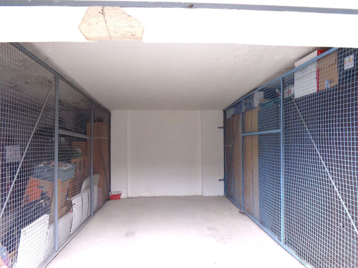 Predaj garáž - radová, Banská Bystrica, Sídlisko, 21 m2.