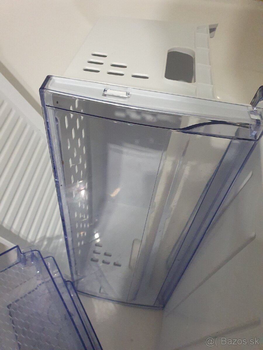 Predám Beko šuflik poličky