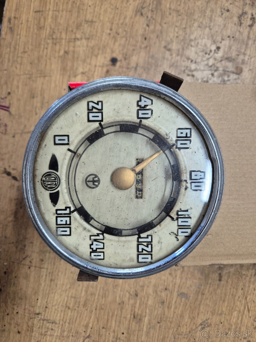 Tatra 600 tachometer