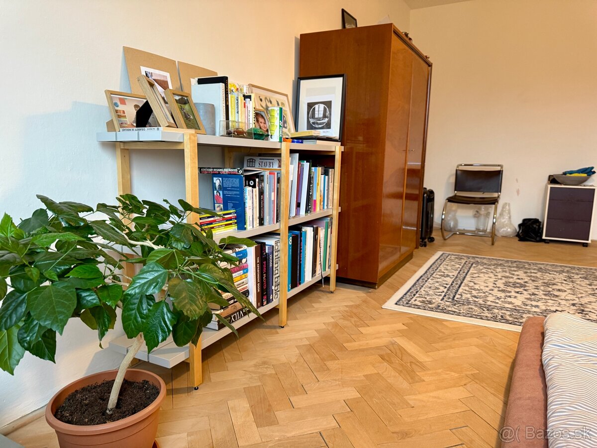 Prenájom 3 a pôl izbový byt Čínsky Múr Prievidza