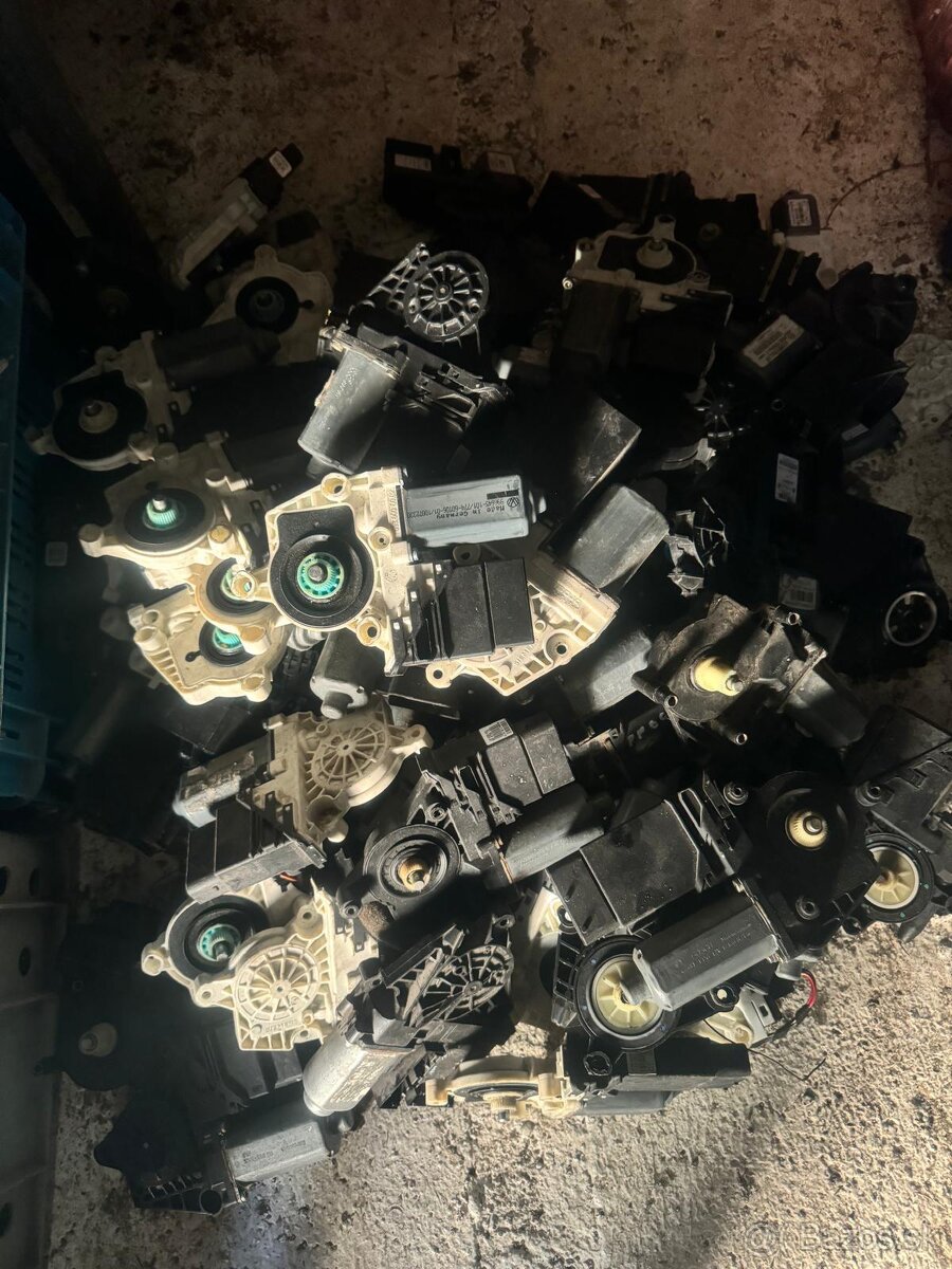 Motorčeky sťahovania okna