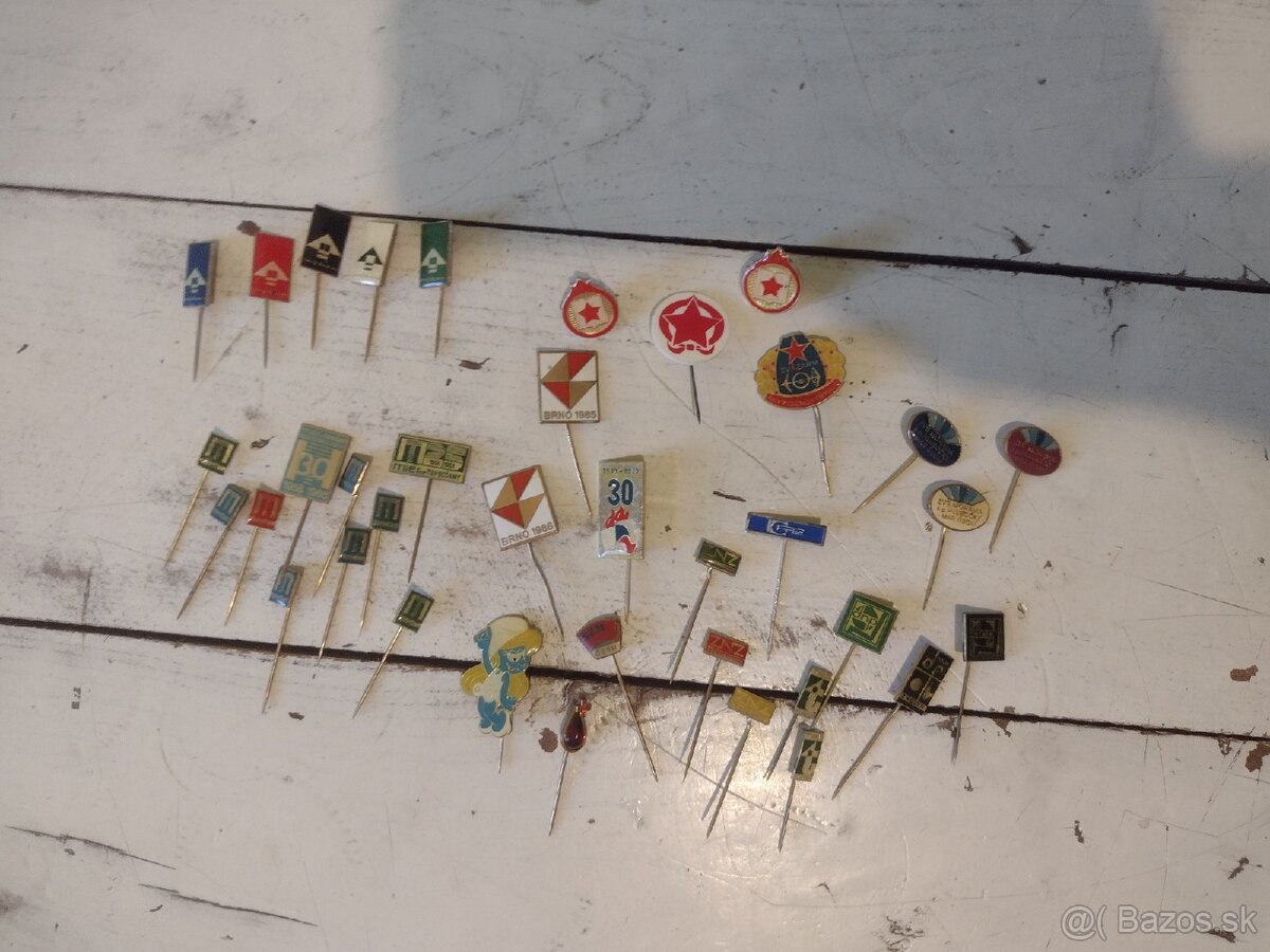 Staré odznaky. Rôzne. Všetko spolu