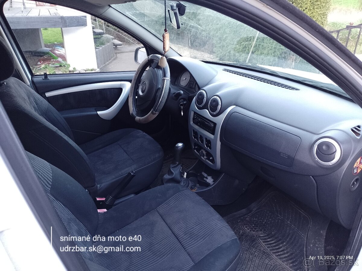 Dacia Sandero 1