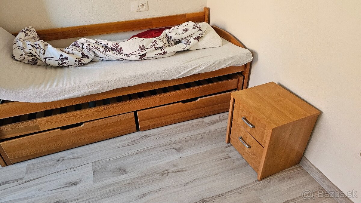 Postel s pristelkou