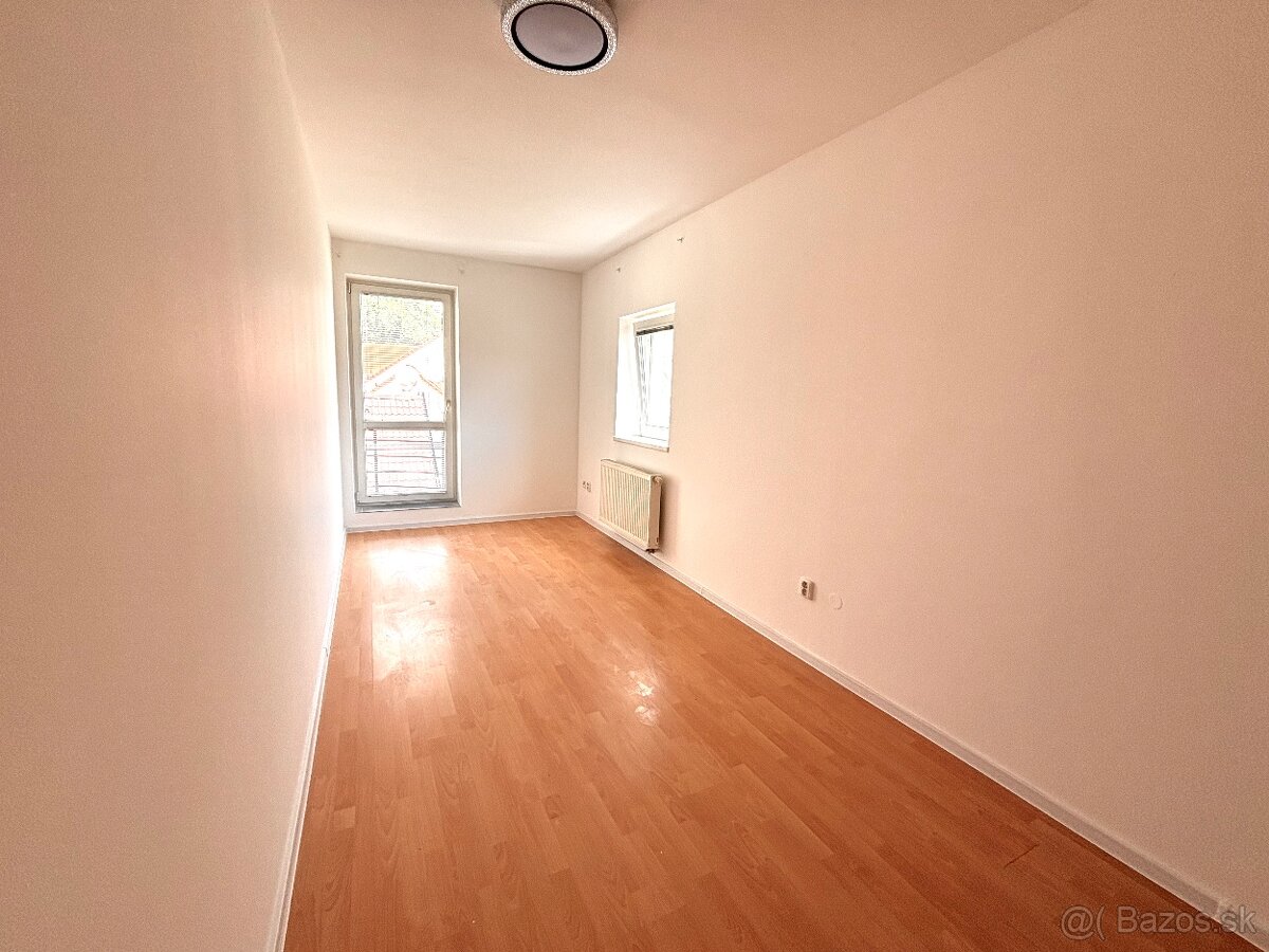 2x obchodné priestory v centre Zlatých Moraviec na prenájom