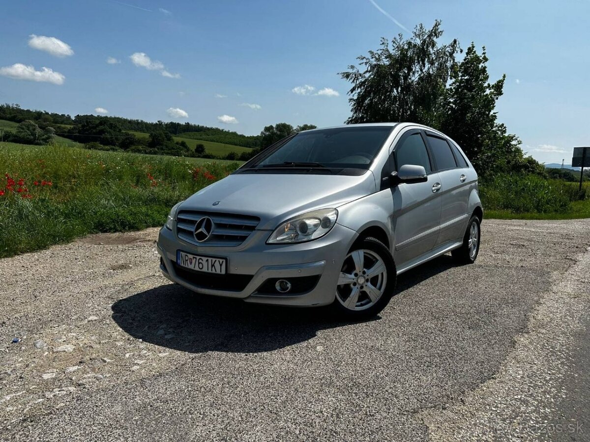 Mercedes-Benz B180