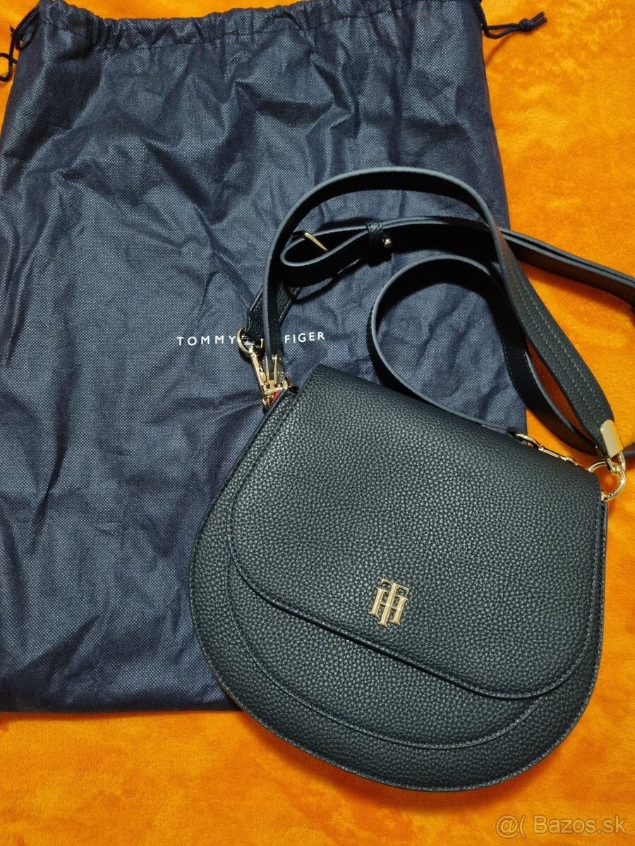Minimálne nosená kabelka Tommy Hilfiger
